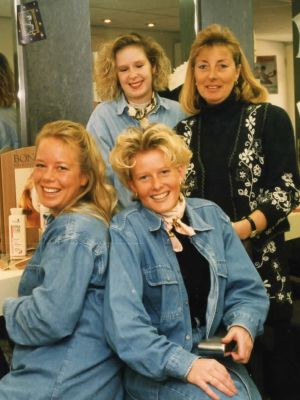 Ruth (1986), Nancy (1987), Patricia (1993) en Mireille (1994) komen in dienst. In 1992 bestaat de salon 25 jaar.